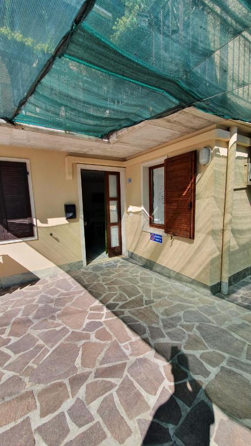 Apartamento Casa Laura Sartori Torri Del Benaco Exterior foto
