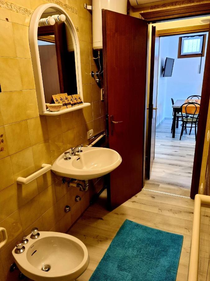 Apartamento Casa Laura Sartori Torri Del Benaco Exterior foto