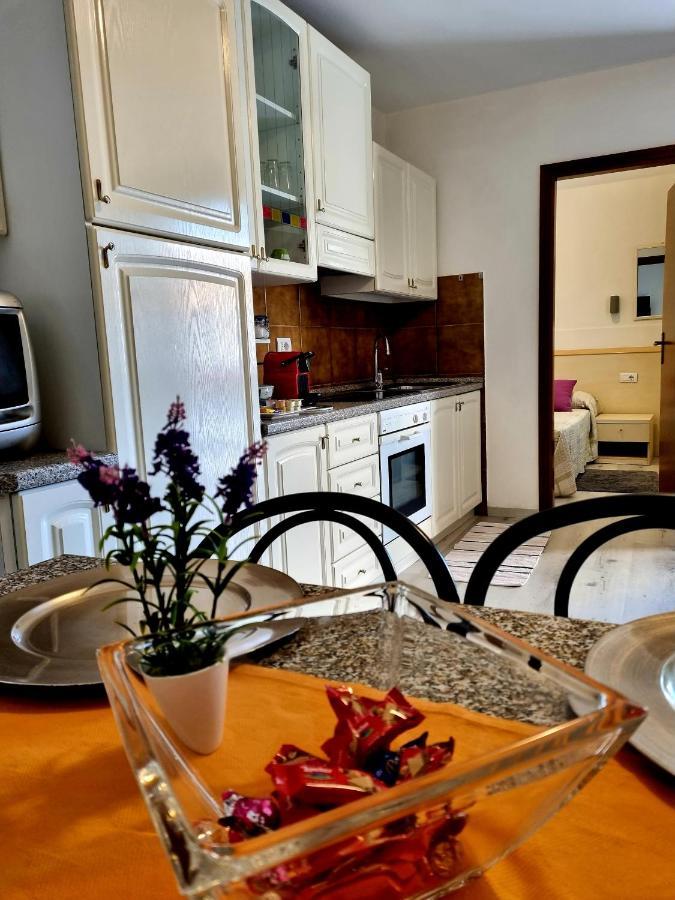 Apartamento Casa Laura Sartori Torri Del Benaco Exterior foto