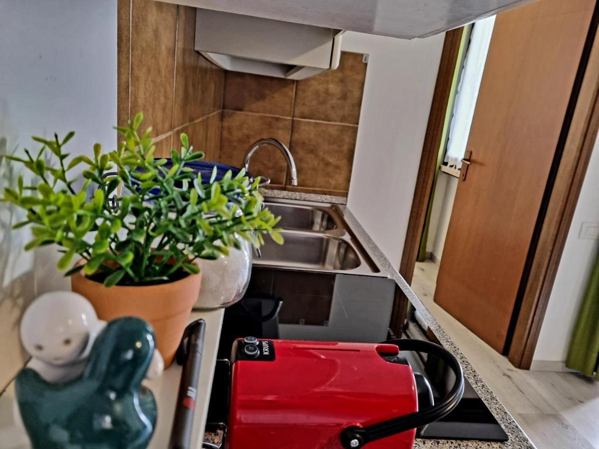 Apartamento Casa Laura Sartori Torri Del Benaco Exterior foto